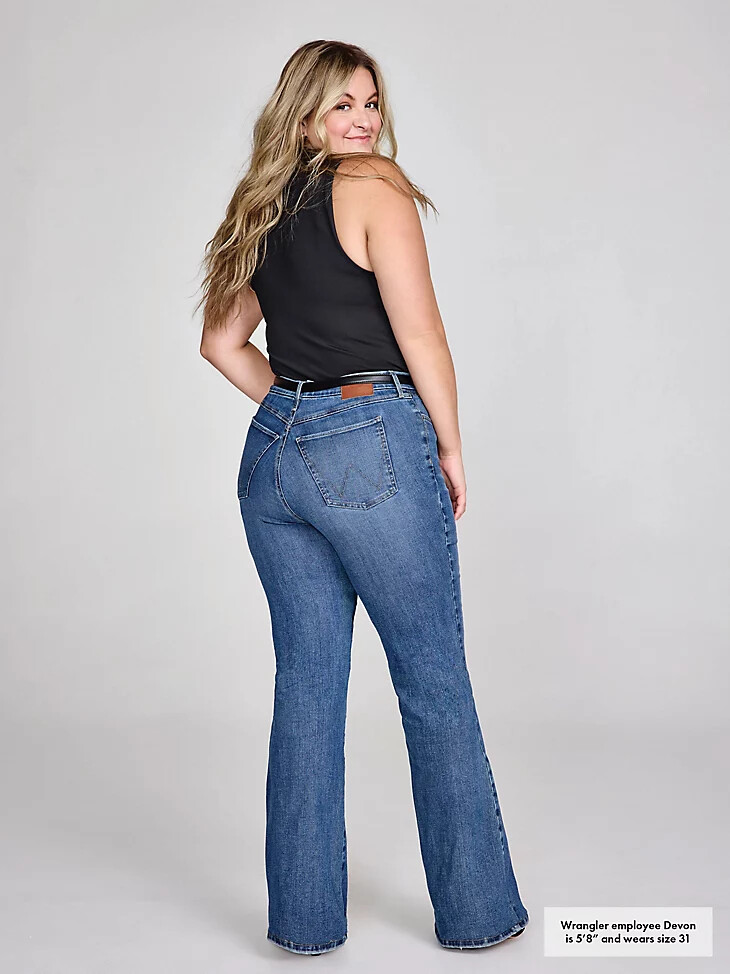 vaqueros acampanados de tiro alto wrangler bespoke para mujer lily