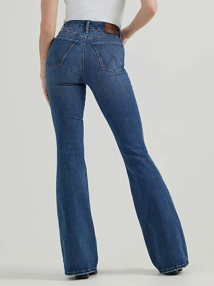 vaqueros acampanados de tiro alto wrangler bespoke para mujer lily