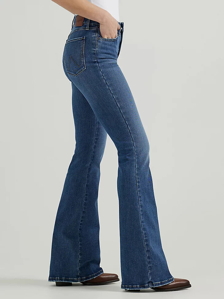 vaqueros acampanados de tiro alto wrangler bespoke para mujer lily
