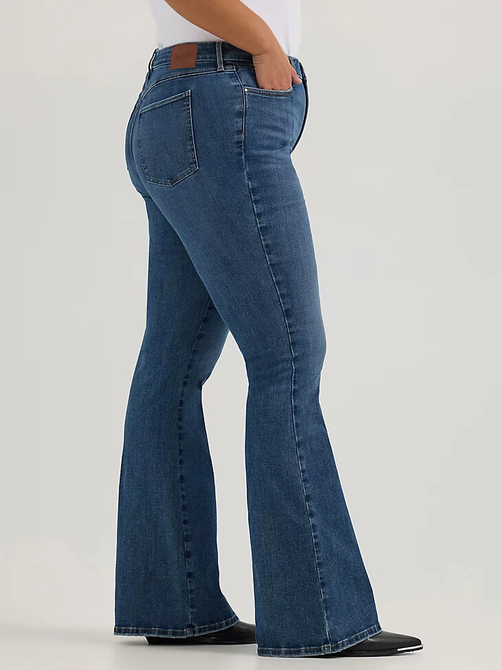 vaqueros acampanados de tiro alto wrangler bespoke para mujer lily