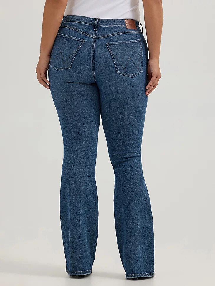 vaqueros acampanados de tiro alto wrangler bespoke para mujer lily