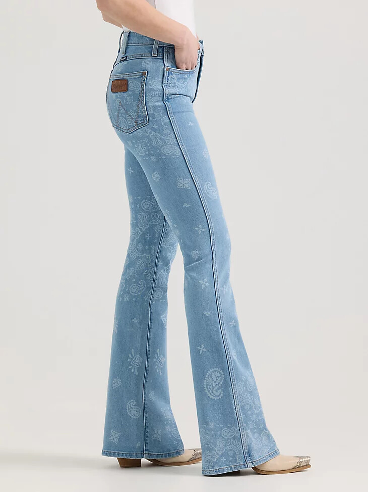 vaqueros acampanados con estampado de cachemira y tiro alto wrangler retro bailey para mujer