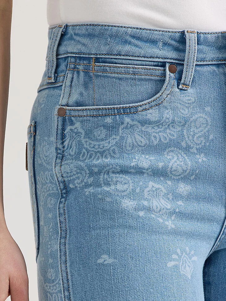 vaqueros acampanados con estampado de cachemira y tiro alto wrangler retro bailey para mujer
