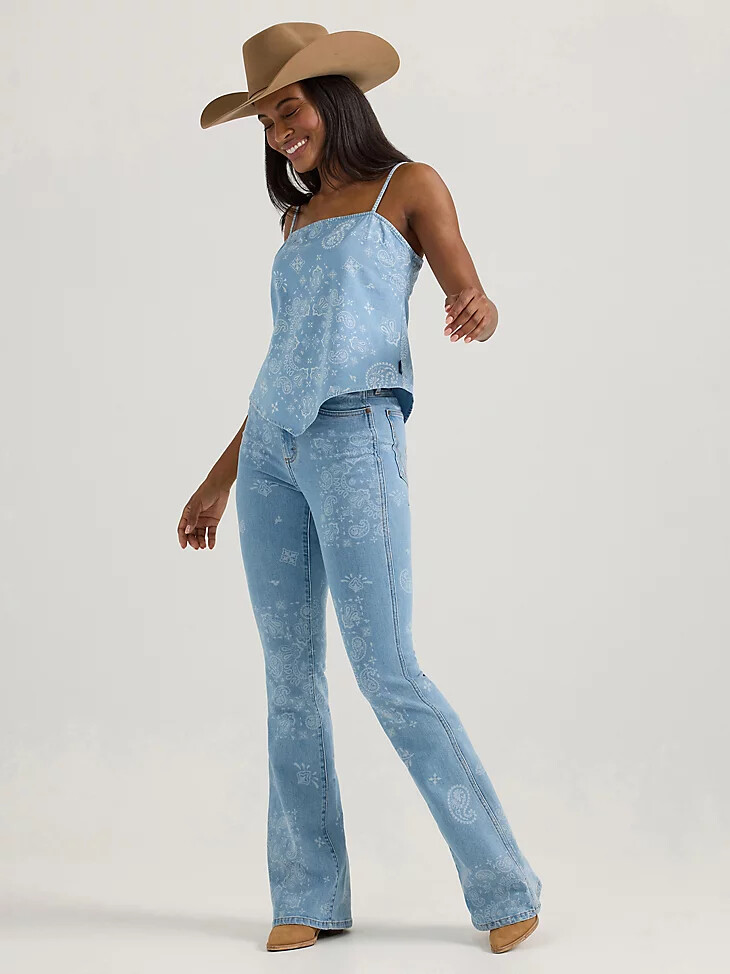 vaqueros acampanados con estampado de cachemira y tiro alto wrangler retro bailey para mujer