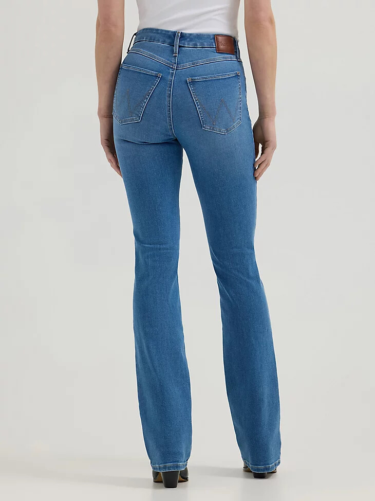 vaqueros wrangler bespoke de tiro alto con corte de bota para mujer palmer