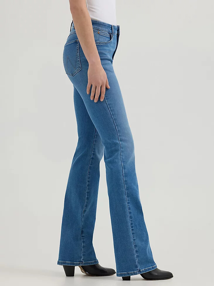 vaqueros wrangler bespoke de tiro alto con corte de bota para mujer palmer
