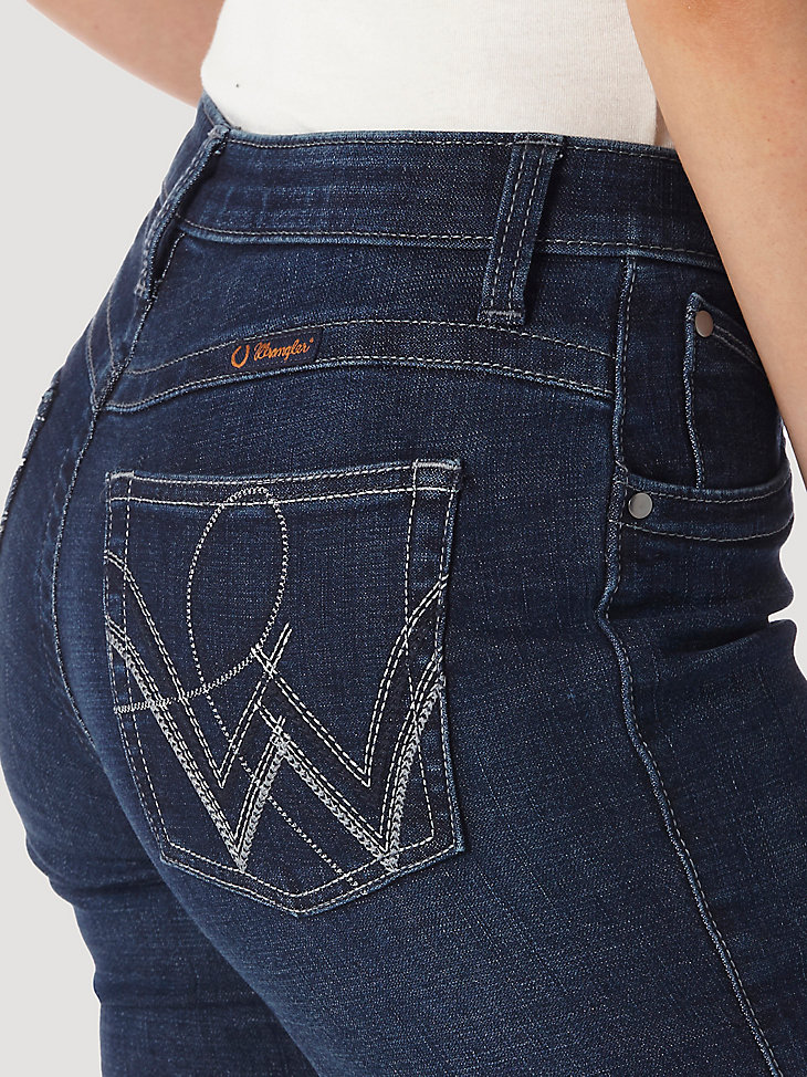 vaqueros de montar wrangler ultimate para mujer q-baby de tiro medio con corte de bota scootin