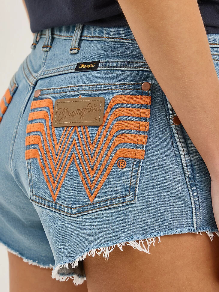pantalón corto wrangler x whataburger rediseñado con efecto lavado al sol