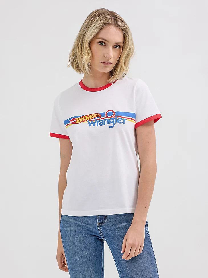 camiseta con logo de wrangler x hot wheels para mujer color blanco brillante