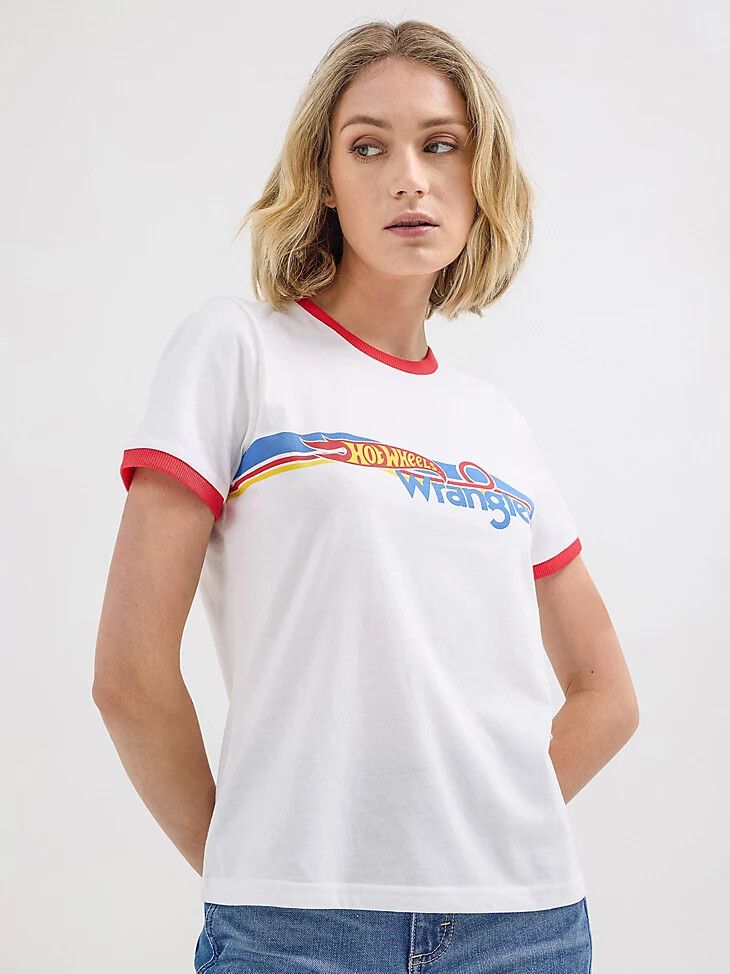 camiseta con logo de wrangler x hot wheels para mujer color blanco brillante