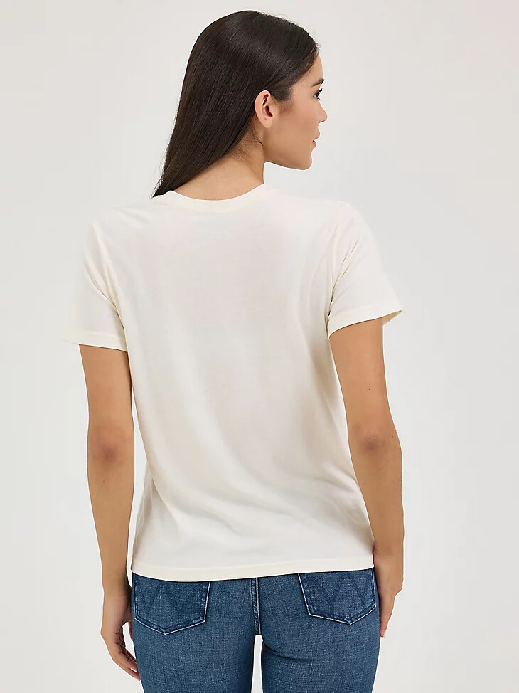 camiseta wrangler western graphic regular fit para mujer color blanco antiguo