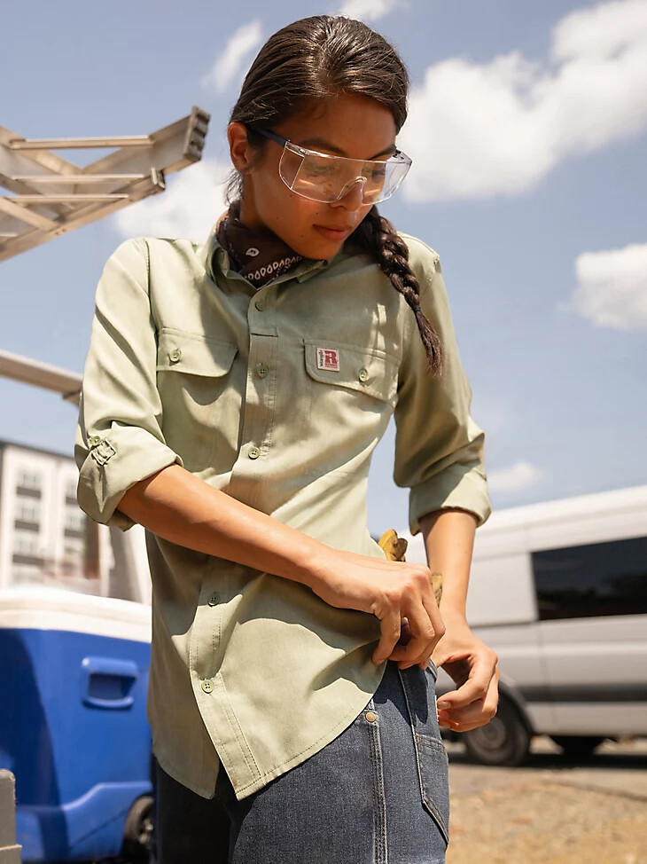 camisa de trabajo ligera y ventilada wrangler riggs workwear para mujer color verde seto