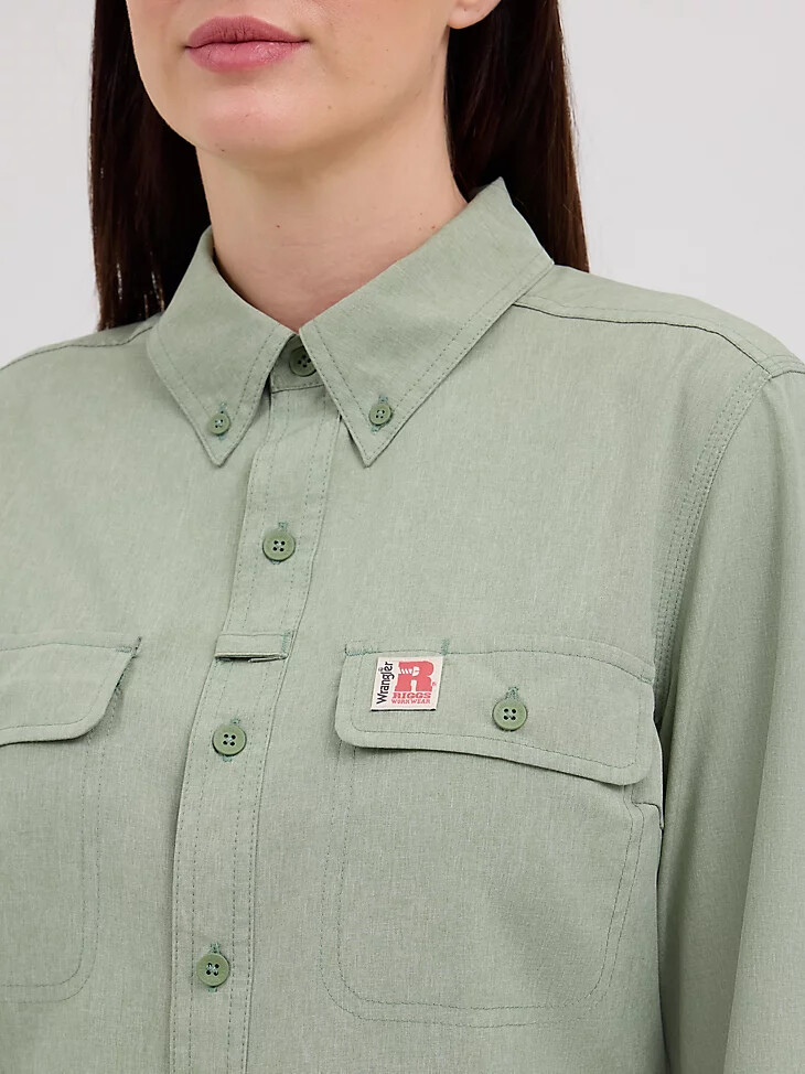camisa de trabajo ligera y ventilada wrangler riggs workwear para mujer color verde seto