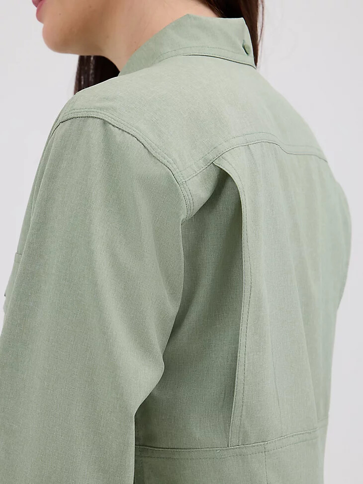 camisa de trabajo ligera y ventilada wrangler riggs workwear para mujer color verde seto