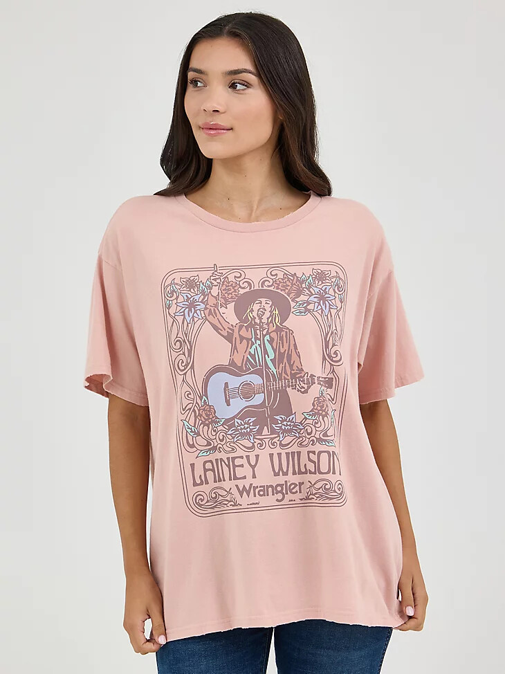 camiseta de banda extragrande wrangler lainey wilson para mujer misty rose