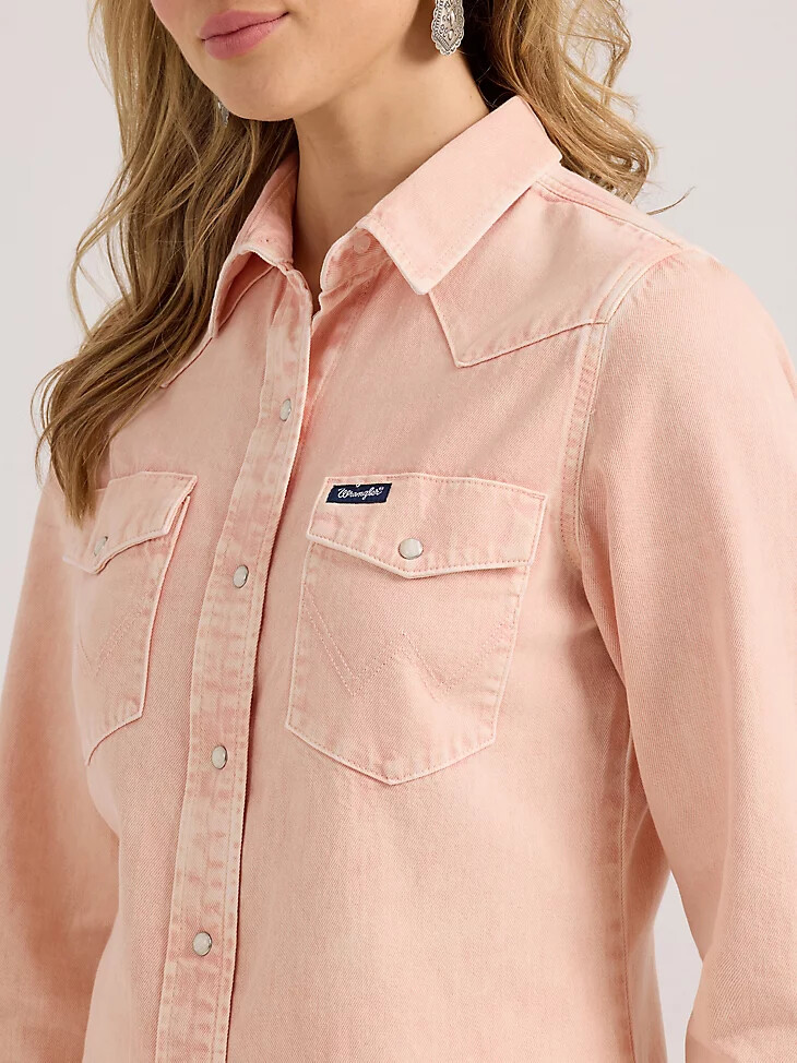 camisa vaquera wrangler colorwash slim con broches para mujer color rosa