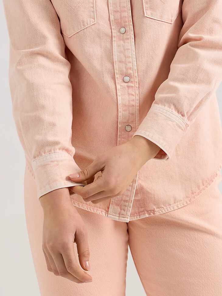 camisa vaquera wrangler colorwash slim con broches para mujer color rosa