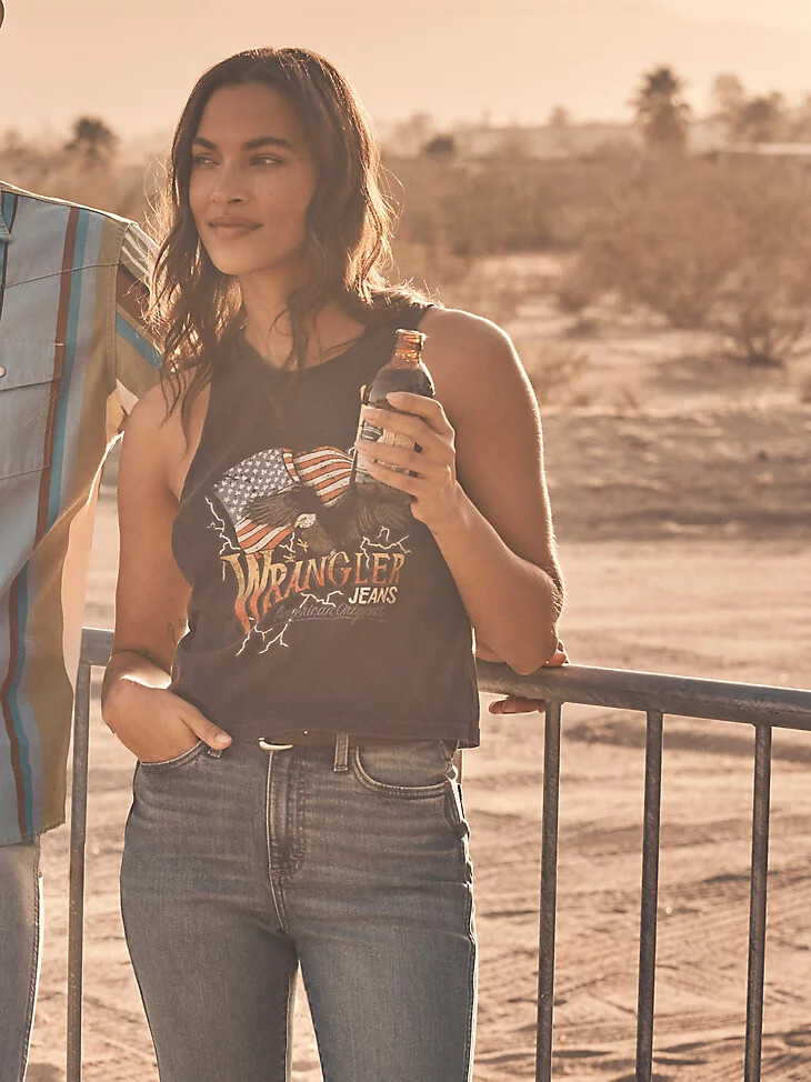 camiseta sin mangas con gráfico de festival wrangler para mujer color negro y águila